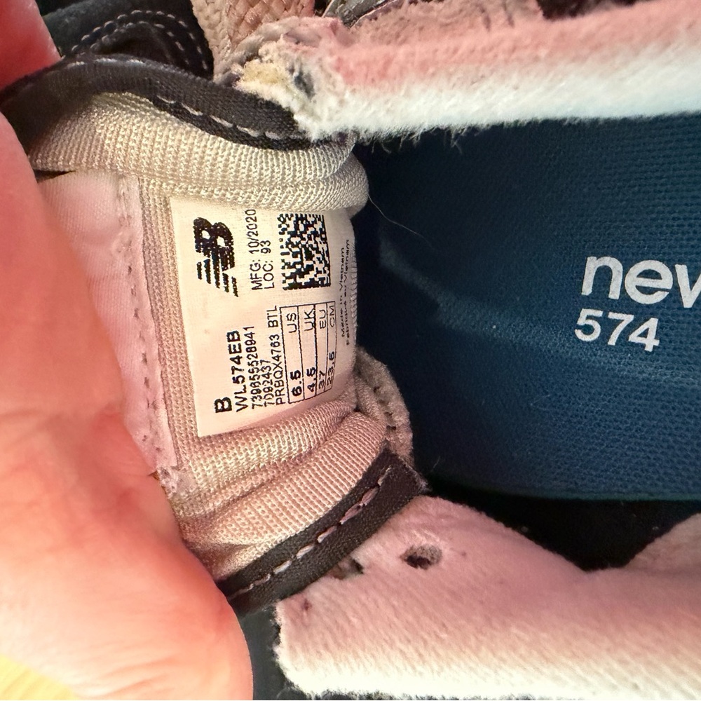 New Balance 574 lifestyle sneakers! Size 6.5! Black/grey - Picture 7 of 8